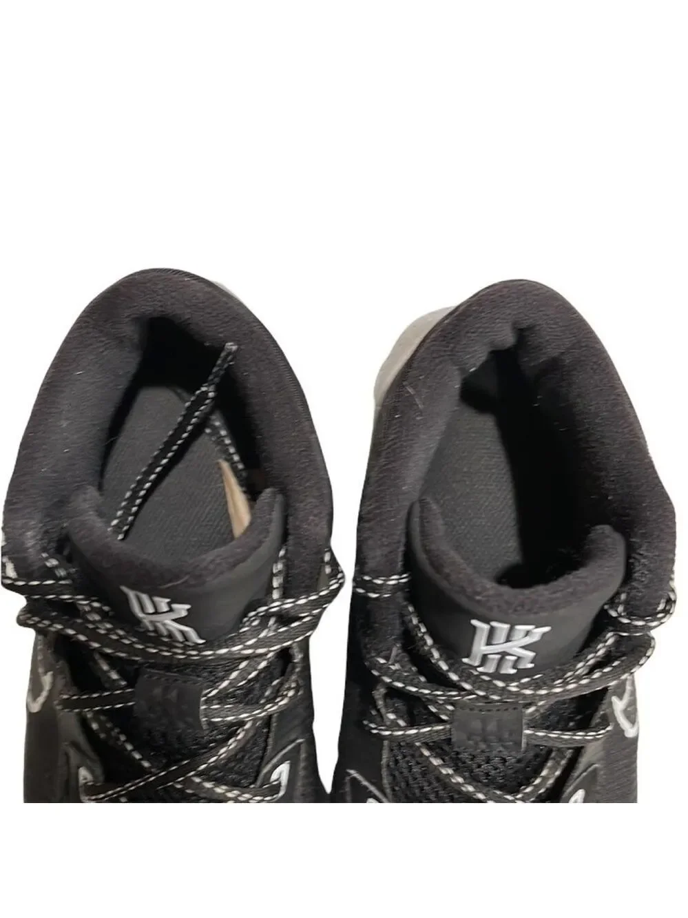 NIKE Youth Kyrie Fly Trap 4 GS Black/White SZ 7Y